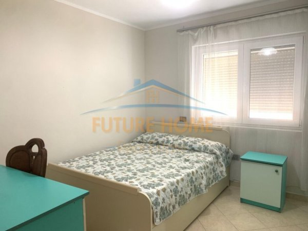 Tirane, jepet me qera apartament 2+1+Ballkon Kati 5, 85 m² 600 € (Rruga Bardhok Biba)