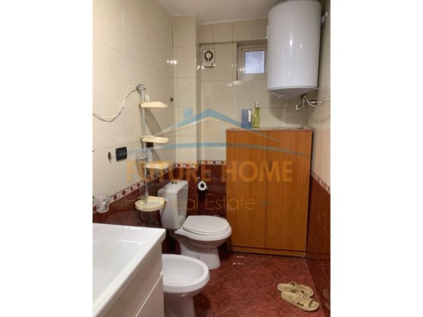 Tirane, jepet me qera apartament 2+1+Ballkon Kati 5, 85 m² 600 € (Rruga Bardhok Biba)