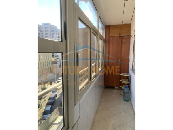 Tirane, jepet me qera apartament 2+1+Ballkon Kati 5, 85 m² 600 € (Rruga Bardhok Biba)