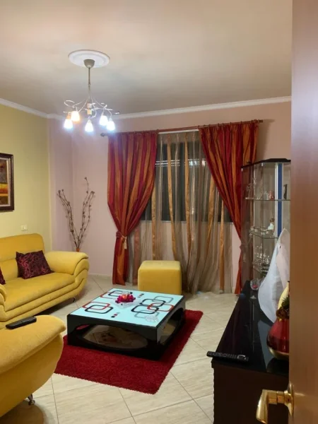 Durres, jepet me qera apartament 2+1 Kati 3, 75 m² 400 € 