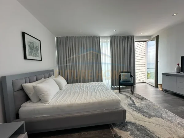 Durres, shitet apartament 2+1 Kati 1, 136 m² (Kepin e Rodonit,Durres.)