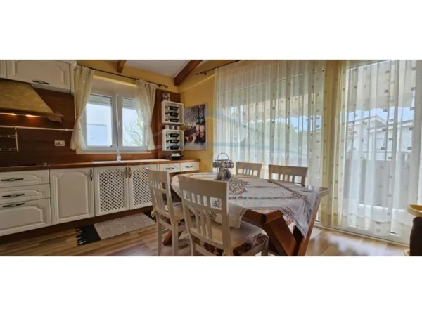 Durres, shitet apartament 2+1 Kati 3, 115 m² 250.000 € (Gjiri I Lalëzit, Durrës.)