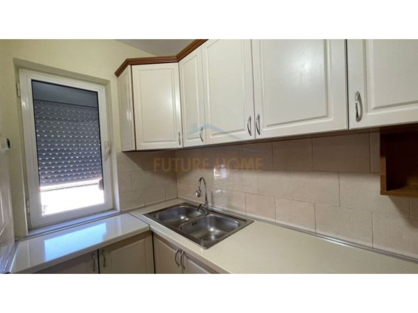Tirane, jepet me qera apartament 1+1+Ballkon Kati 2, 53 m² 450 € (Rruga Bardhyl, Tirane. AREA43242)