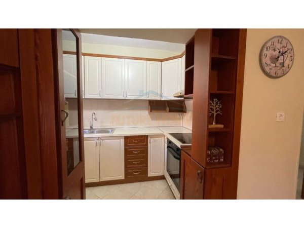 Tirane, jepet me qera apartament 1+1+Ballkon Kati 2, 53 m² 450 € (Rruga Bardhyl, Tirane. AREA43242)