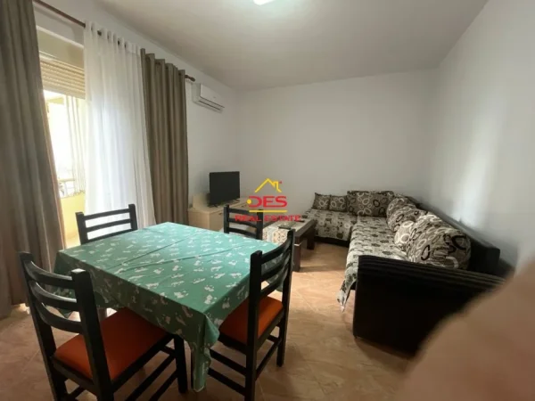 Vlore, jepet me qera apartament 2+1+Ballkon Kati 4, 95 m² 350 € (Rruga Murat Tërbaçi, Vlorë)