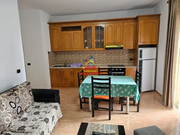 Vlore, jepet me qera apartament 2+1+Ballkon Kati 4, 95 m² 350 € (Rruga Murat Tërbaçi, Vlorë)