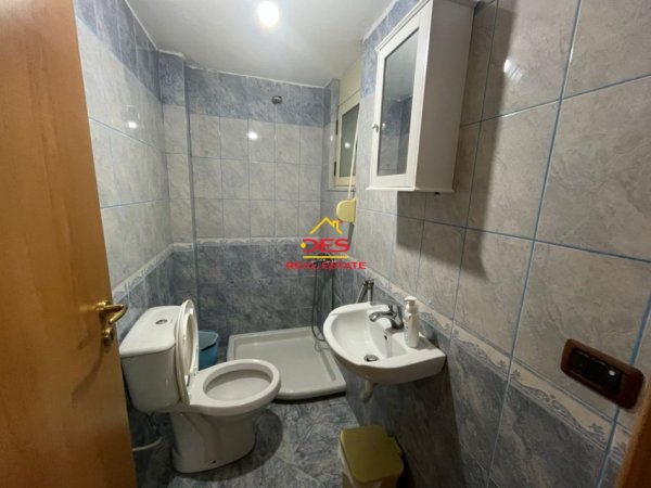 Vlore, jepet me qera apartament 2+1+Ballkon Kati 4, 95 m² 350 € (Rruga Murat Tërbaçi, Vlorë)