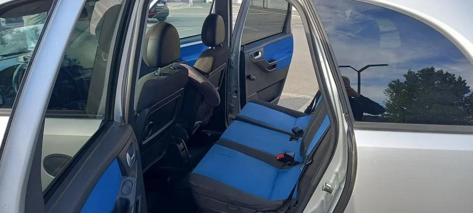 Tirane, shes makine Opel Meriva Nafte, gri metalizato manuale Klima 220.000 km 2.500 €