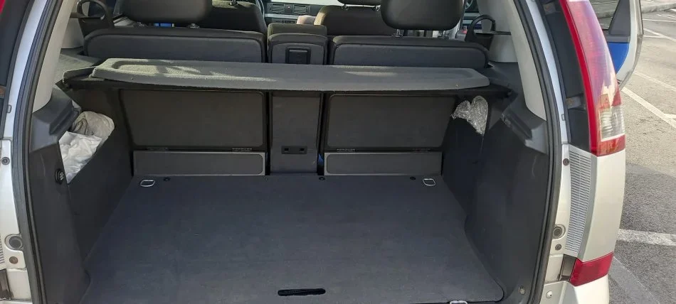 Tirane, shes makine Opel Meriva Nafte, gri metalizato manuale Klima 220.000 km 2.500 €