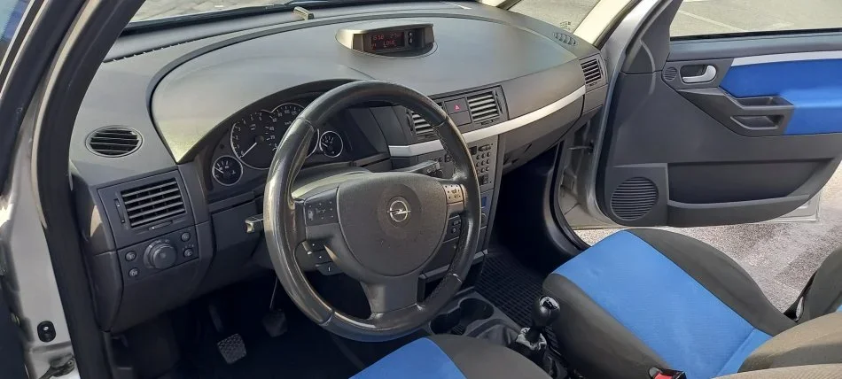 Tirane, shes makine Opel Meriva Nafte, gri metalizato manuale Klima 220.000 km 2.500 €
