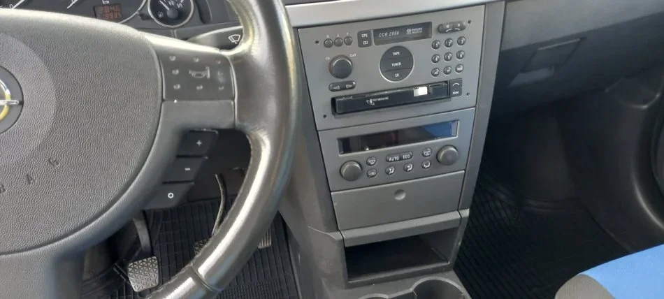 Tirane, shes makine Opel Meriva Nafte, gri metalizato manuale Klima 220.000 km 2.500 €