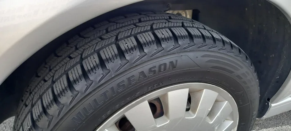 Tirane, shes makine Opel Meriva Nafte, gri metalizato manuale Klima 220.000 km 2.500 €