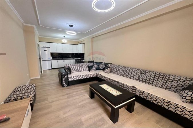 Tirane, jepet me qera apartament 1+1 Kati 5, 78 m² 600 € (21 Dhjetori)
