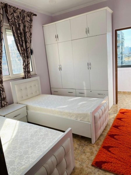 Tirane, jepet me qera apartament 2+1+Ballkon Kati 5, 80 m² 600 € (Rruga e kavajes)