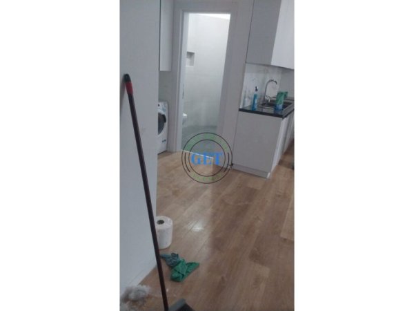 Tirane, jepet me qera apartament 1+1 Kati 1, 70 m² 450 € (Shkolla e Kuqe)
