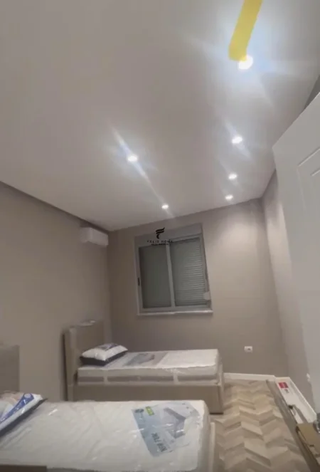 Tirane, jepet me qera apartament 2+1+Ballkon Kati 7, 120 m² 1.300 € (QENDER)