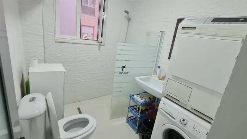 Tirane, jepet me qera apartament 1+1+Ballkon Kati 2, 59 m² 600 € (BLLOK)