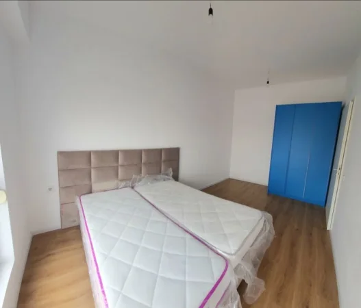 Tirane, jepet me qera apartament 1+1 , 67 m² 400 € (Ali demi)