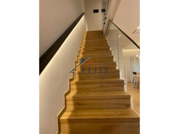 Tirane, jepet me qera Vile 3+1+Aneks+Ballkon Kati 2, 193 m² 3.000 € (Prane Teg)