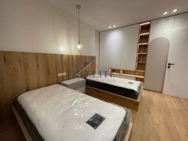 Tirane, jepet me qera Vile 3+1+Aneks+Ballkon Kati 2, 193 m² 3.000 € (Prane Teg)
