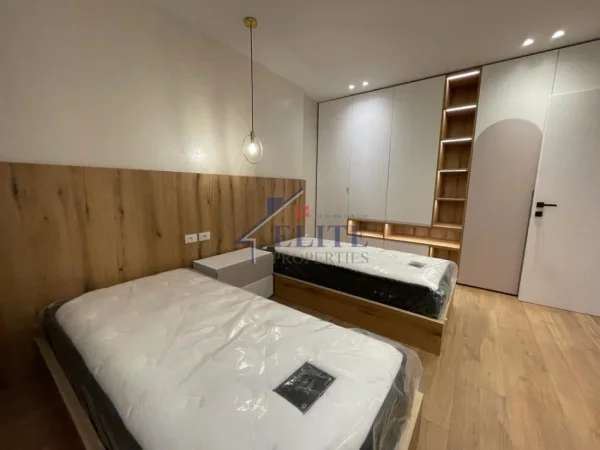 Tirane, jepet me qera Vile 3+1+Aneks+Ballkon Kati 2, 193 m² 3.000 € (Prane Teg)