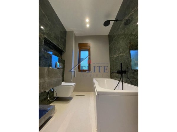 Tirane, jepet me qera Vile 3+1+Aneks+Ballkon Kati 2, 193 m² 3.000 € (Prane Teg)