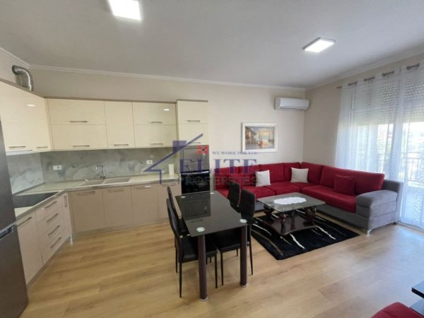 Tirane, jepet me qera apartament 2+1+Ballkon Kati 2, 85 m² 600 € (Ish Fusha e Aviacionit)