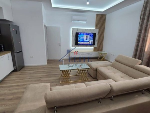 Tirane, jepet me qera shtepi 2+1+Aneks+Ballkon Kati 0, 109 m² 800 € (Lunder)