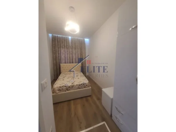 Tirane, jepet me qera shtepi 2+1+Aneks+Ballkon Kati 0, 109 m² 800 € (Lunder)