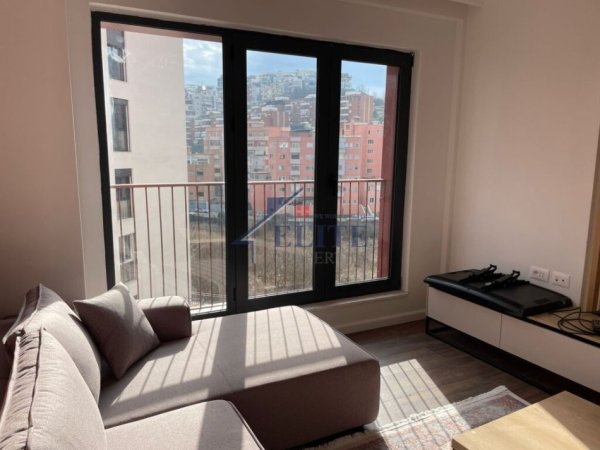 Tirane, jepet me qera apartament 1+1+Ballkon Kati 4, 56 m² 600 € (Kopshti Botanik)