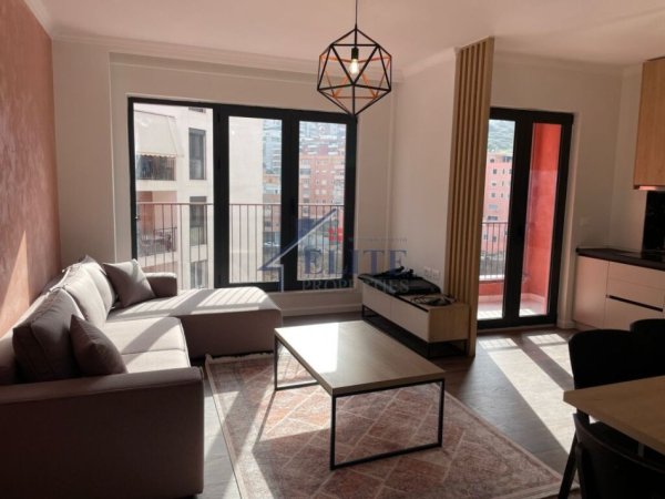 Tirane, jepet me qera apartament 1+1+Ballkon Kati 4, 56 m² 600 € (Kopshti Botanik)