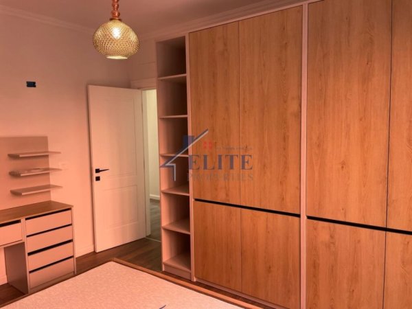 Tirane, jepet me qera apartament 1+1+Ballkon Kati 4, 56 m² 600 € (Kopshti Botanik)