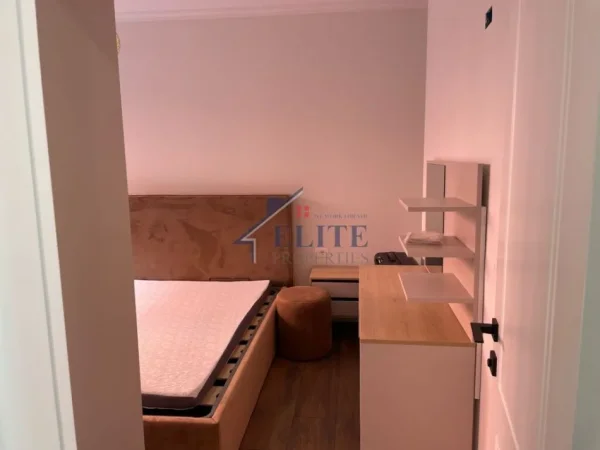 Tirane, jepet me qera apartament 1+1+Ballkon Kati 4, 56 m² 600 € (Kopshti Botanik)