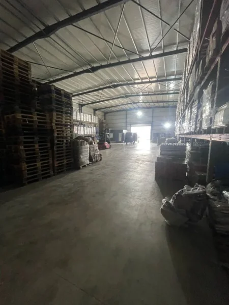 Tirane, jepet me qera magazine , 500 m² 2.000 € (Kthesa e Kamzes)