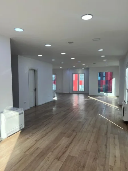 Tirane, jepet me qera ambjent biznesi , 171 m² 2.300 € (Rruga e Elbasanit)