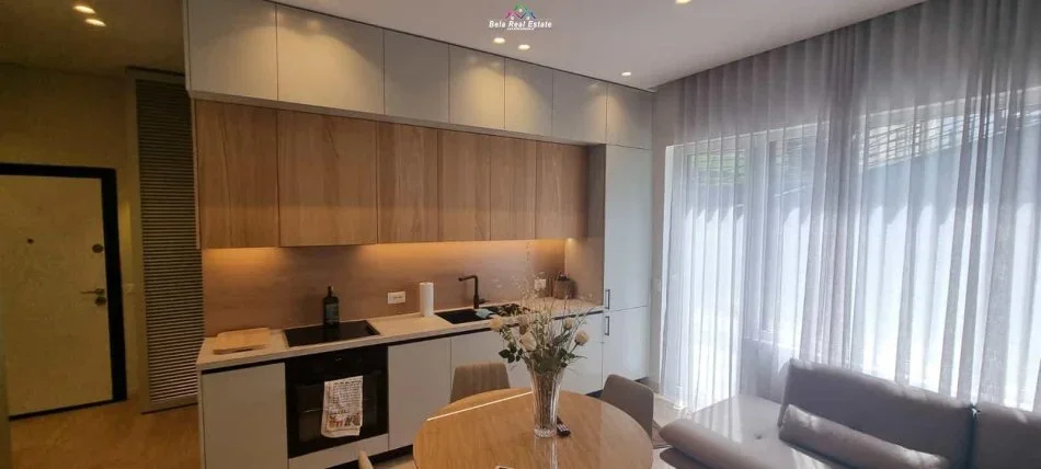 Tirane, jepet me qera apartament 1+1+Ballkon Kati 2, 110 m² 1.000 € (kodra e diellit 2)