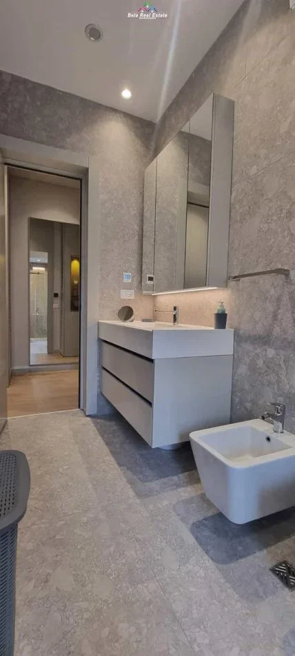 Tirane, jepet me qera apartament 1+1+Ballkon Kati 2, 110 m² 1.000 € (kodra e diellit 2)