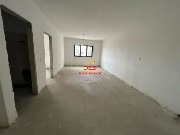 Vlore, shitet apartament 1+1+Ballkon Kati 4, 72 m² 100.800 € (Rruga Gjergj Kastrioti)