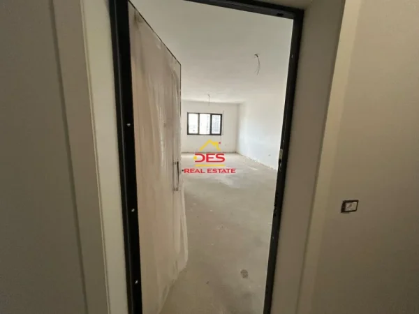Vlore, shitet apartament 1+1+Ballkon Kati 4, 72 m² 100.800 € (Rruga Gjergj Kastrioti)