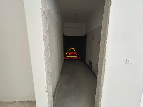 Vlore, shitet apartament 1+1+Ballkon Kati 4, 72 m² 100.800 € (Rruga Gjergj Kastrioti)