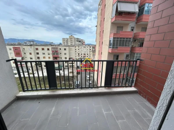 Vlore, shitet apartament 1+1+Ballkon Kati 4, 72 m² 100.800 € (Rruga Gjergj Kastrioti)
