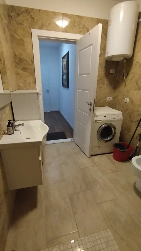Tirane, jepet me qera apartament 1+1 Kati 4, 1 m² 400 € (Kel kodheli)