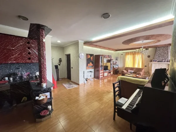 Lushnje, shes apartament+verande | Penthouse 3+1+Aneks+Ballkon Kati 9, (Bulevardi Palmave)