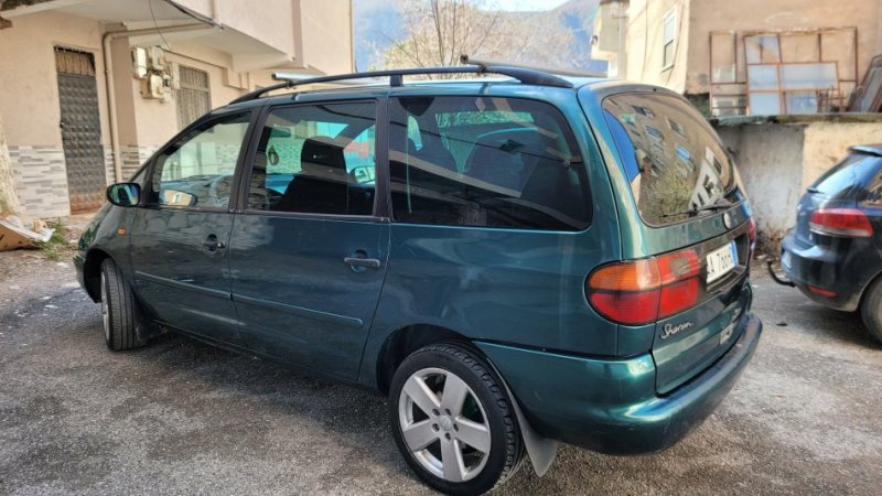 Librazhd, shes makine Sharan Nafte, jeshile manuale Klima 400.030 km 2.300 €