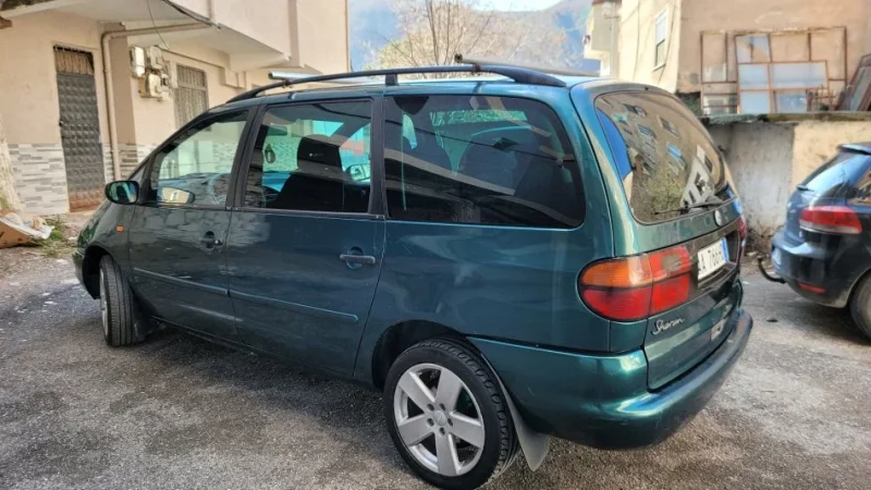 Librazhd, shes makine Sharan Nafte, jeshile manuale Klima 400.030 km 2.300 €