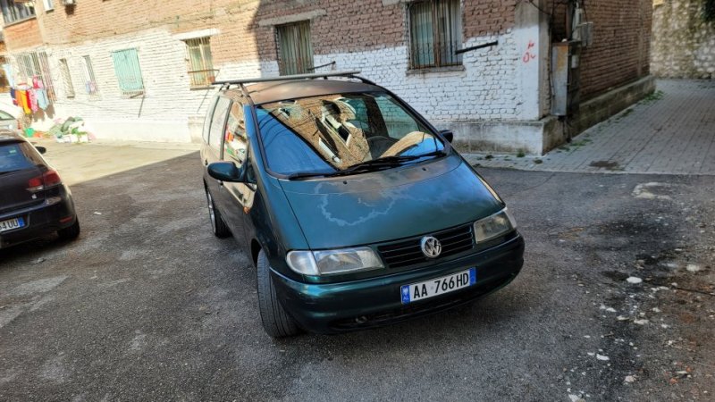 Librazhd, shes makine Sharan Nafte, jeshile manuale Klima 400.030 km 2.300 €