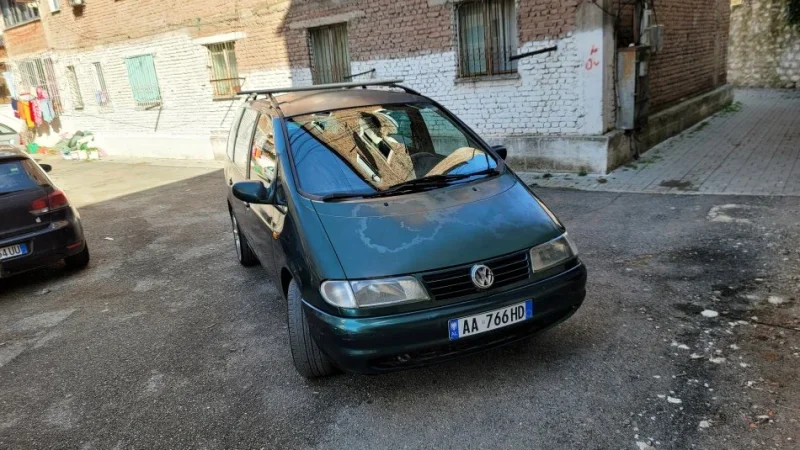 Librazhd, shes makine Sharan Nafte, jeshile manuale Klima 400.030 km 2.300 €