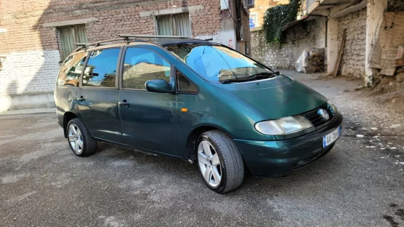 Librazhd, shes makine Sharan Nafte, jeshile manuale Klima 400.030 km 2.300 €