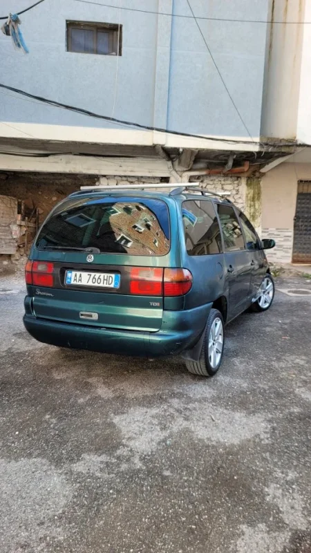 Librazhd, shes makine Sharan Nafte, jeshile manuale Klima 400.030 km 2.300 €