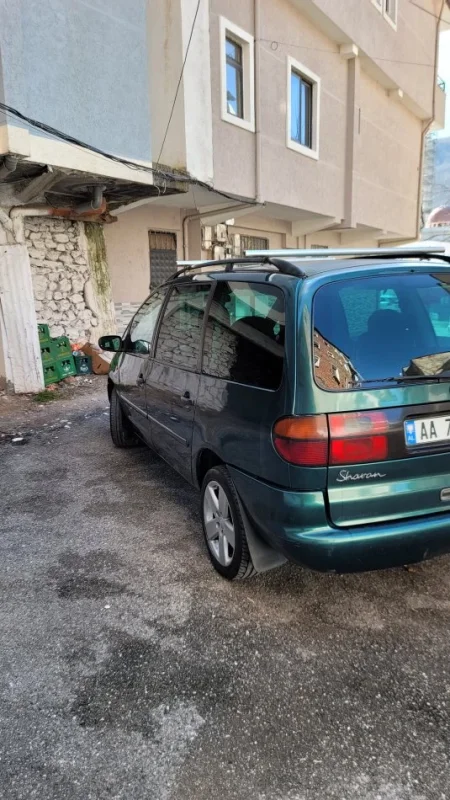 Librazhd, shes makine Sharan Nafte, jeshile manuale Klima 400.030 km 2.300 €